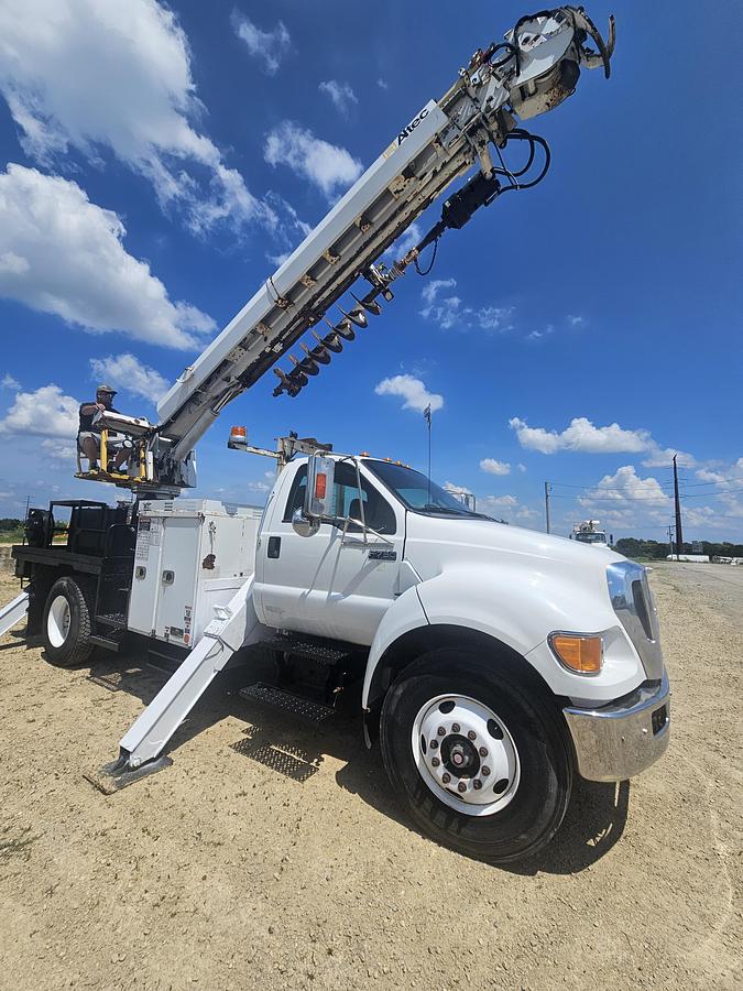 Used 2015 Ford /  Altec F750 / Digger derrick