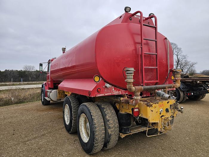 Used 2001 Freightliner FL112