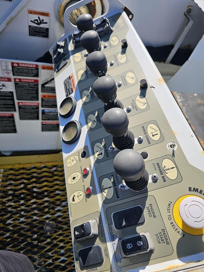 Used 2015 Ford /  Altec F750 / Digger derrick