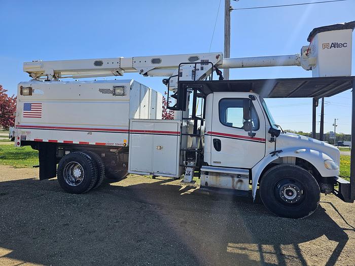 Used 2012 Freightliner / Altec M2106/ LRV56