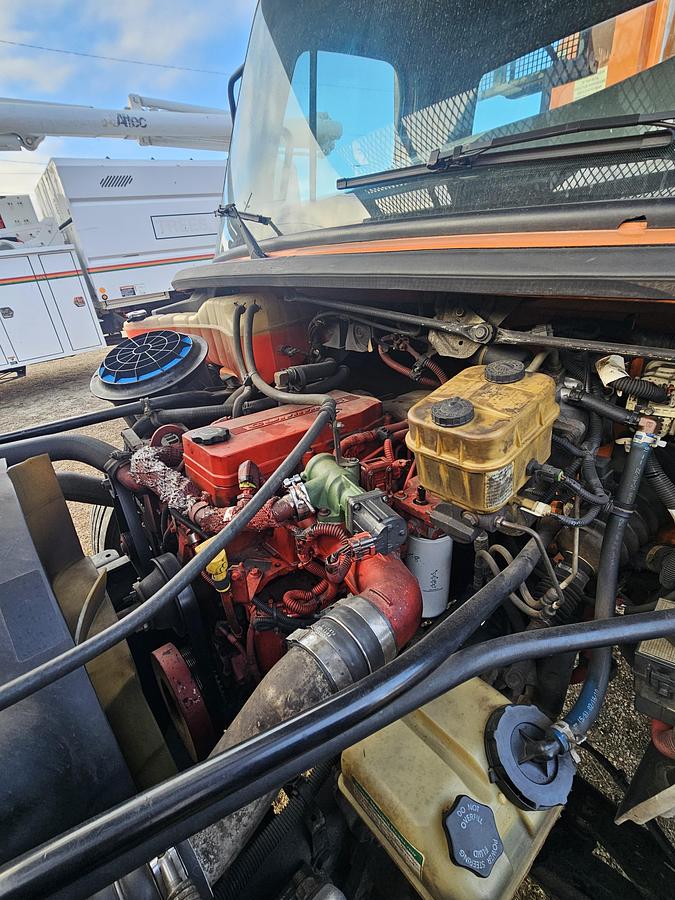 Used 2011 Freightliner / Altec M2106/ LRV56