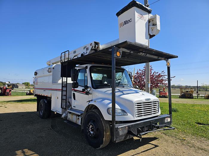 Used 2012 Freightliner / Altec M2106/ LRV56