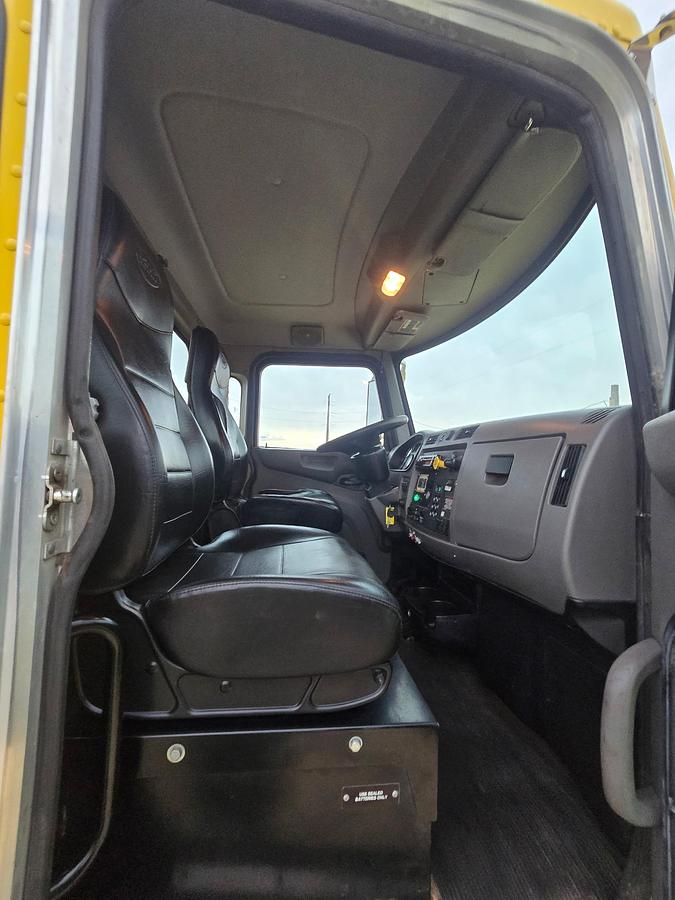 Used 2014 Peterbuilt 382