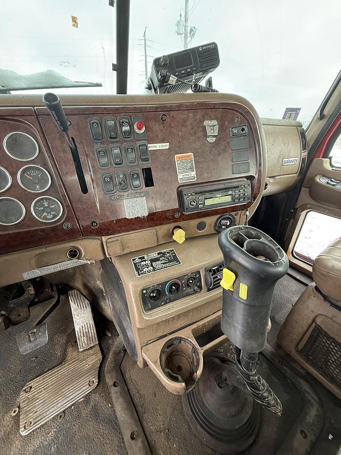 Used 2005 mack granite