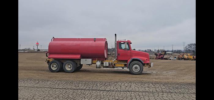 Used 2001 Freightliner FL112