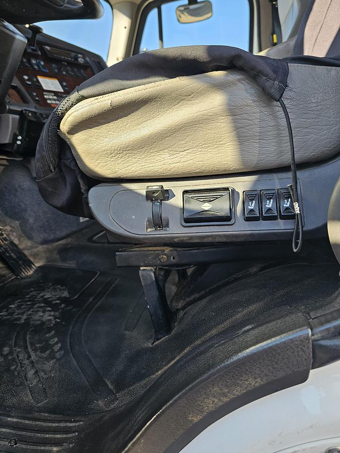 Used 2018 Freightliner SD