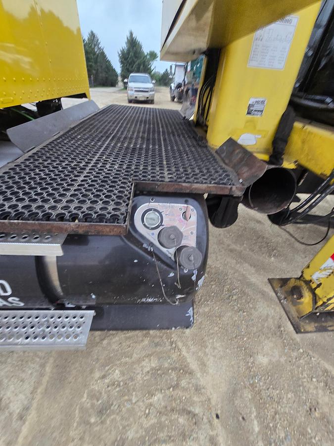 Used 2014 Peterbuilt 382