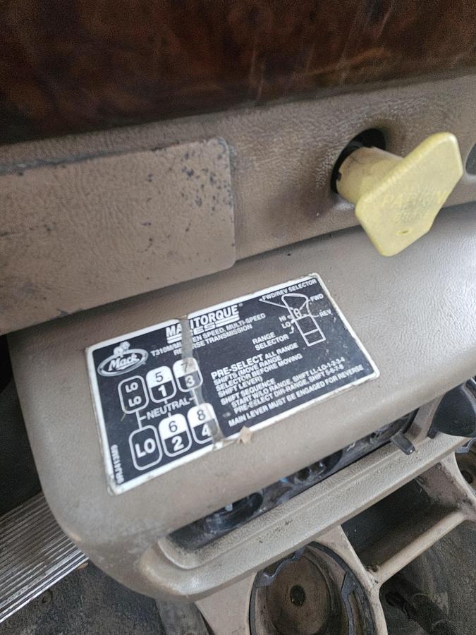 Used 2005 mack granite