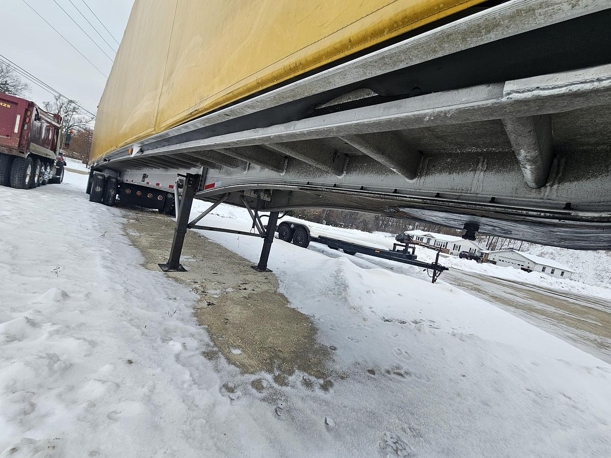 Used 2022 East trailer conastoga