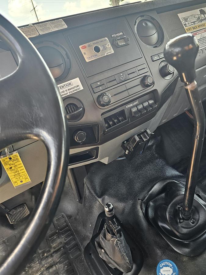 Used 2015 Ford / Altec F750 / LR756