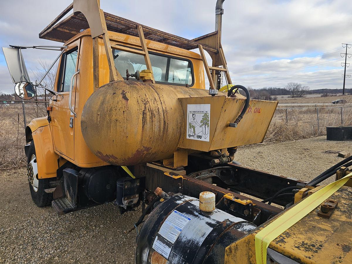 Used 2001 International 4900 Tree Spade