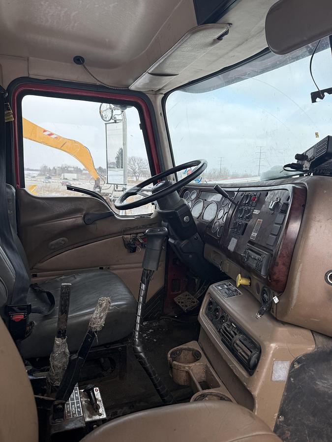 Used 2005 mack granite