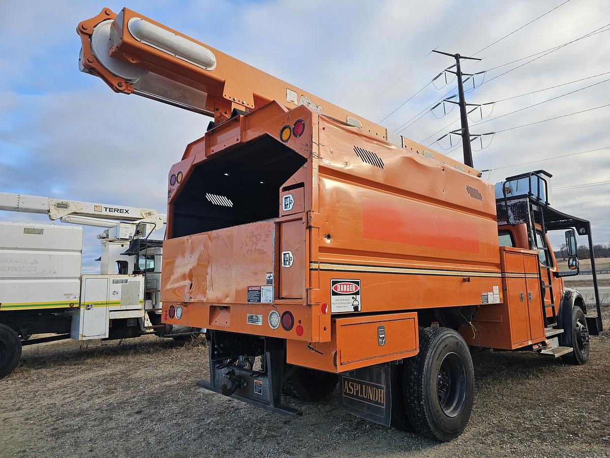 Used 2011 Freightliner / Altec M2106/ LRV56