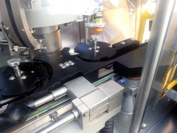 Used BAUSCH & STROBEL AMPOULE / VIAL CAP CLOSING MACHINE