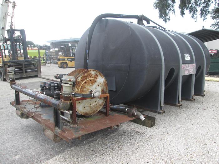 Used 3000 Gallon Poly Tank with Spray Rig