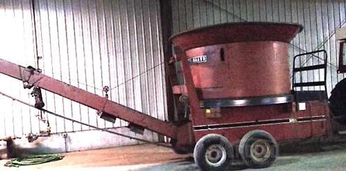 Used 1979 Farmhand F892A Tub Grinder