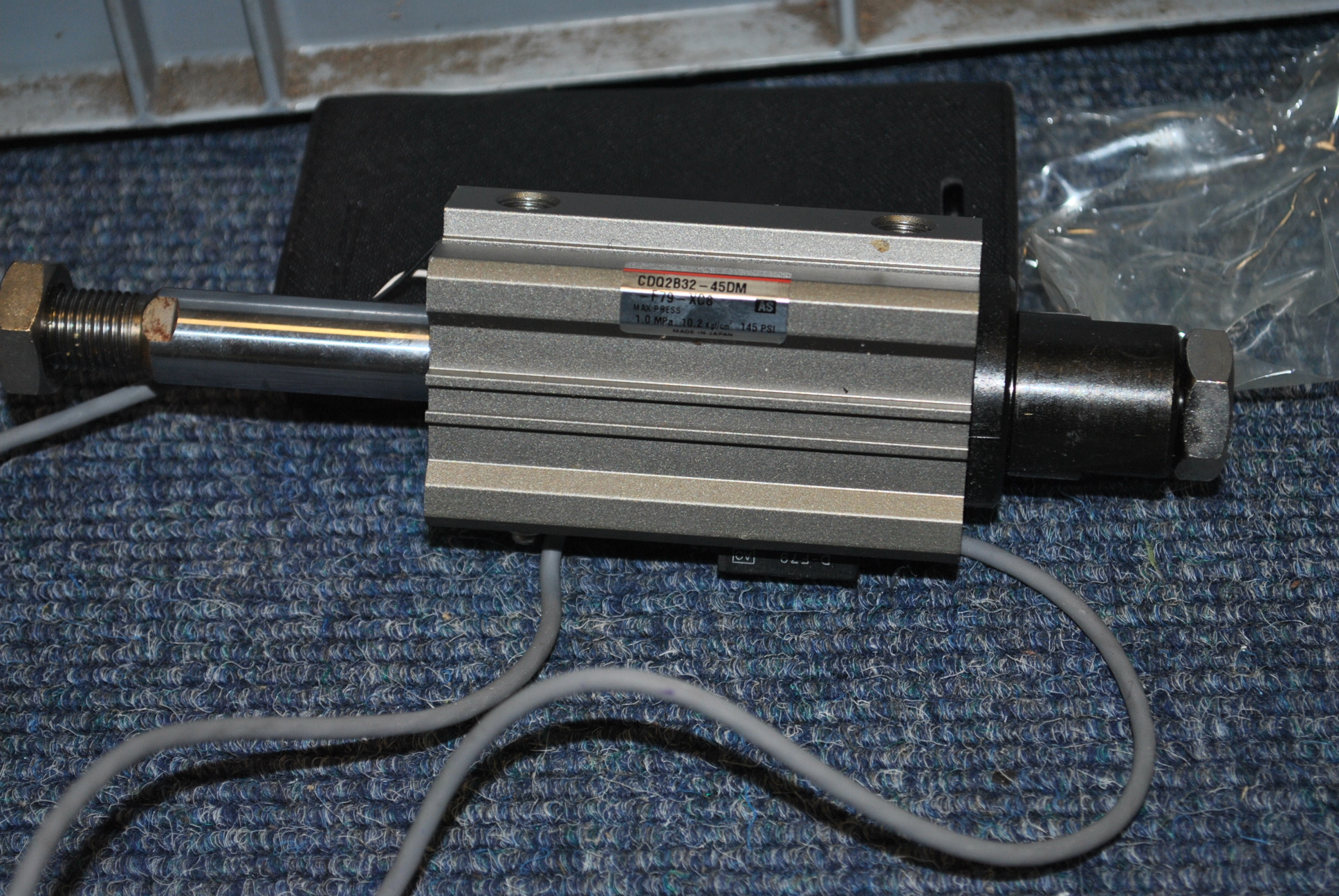 Used SMC cdq2b32-45dm-f79-xc8  pneumatic cylinder actuator