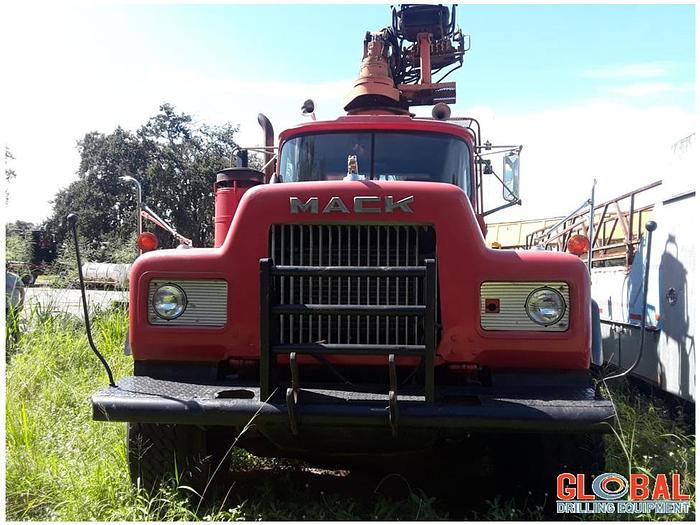 Used Item 0771 1984 Mack Winch Truck log truck for Sale in Texas