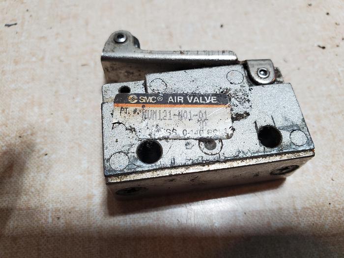 Used SMC VM120-01-00 Mechanical Valve VM12 (BRA3)