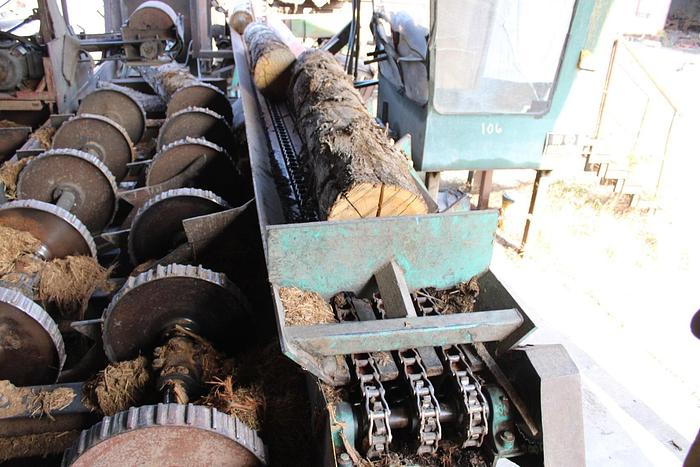 Used Helle 30' Log Trough with Kicker