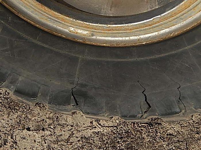 Used TAYLOR 25,000 lb capacity Forklift