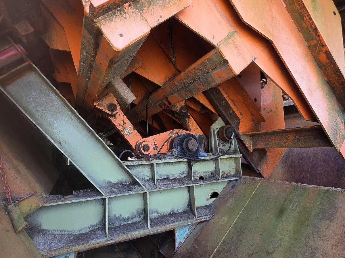 Used Linden Step Feeder - 20' capacity