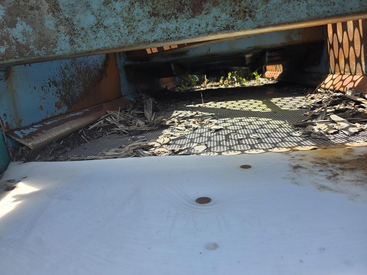 Used BM&M 4 x 10 Chip Screen