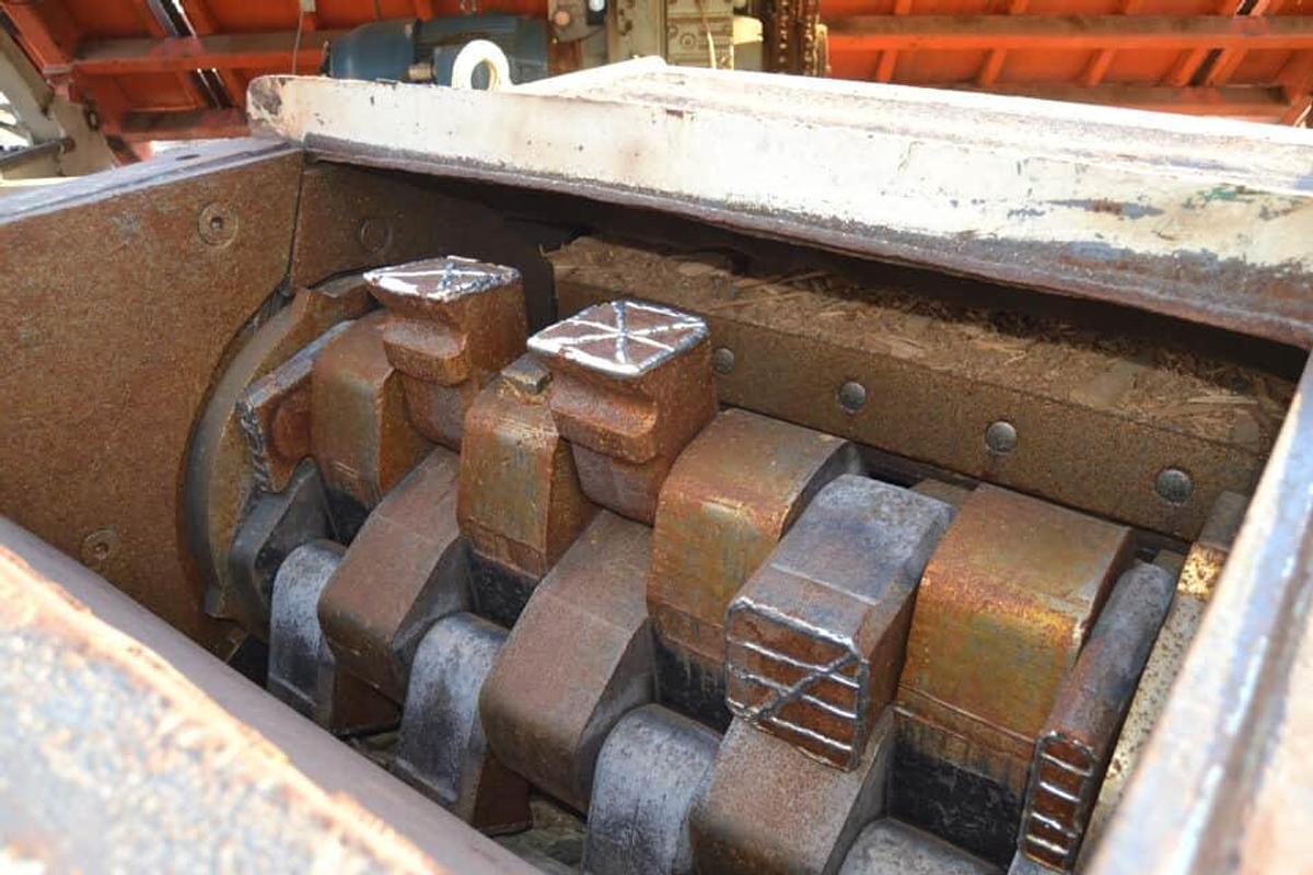 Used WILLIAMS 40 KS Top Feed Swing Hammer Hog