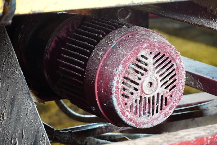 Used MELLOTT Live Rolls – 23′ x 24″ spiraled