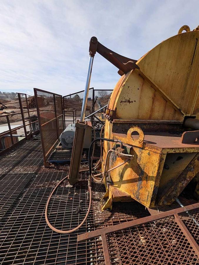 Used 84/96 Fulghum Chipper