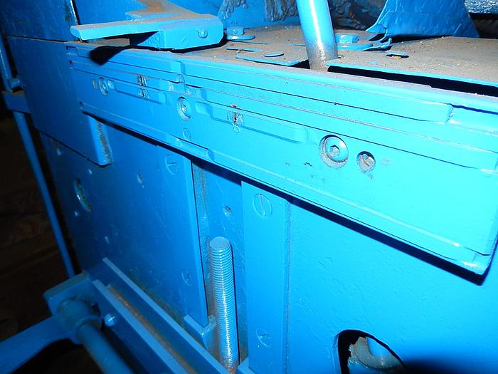 Used ARMSTRONG #4 Right Hand Bandsaw Sharpener