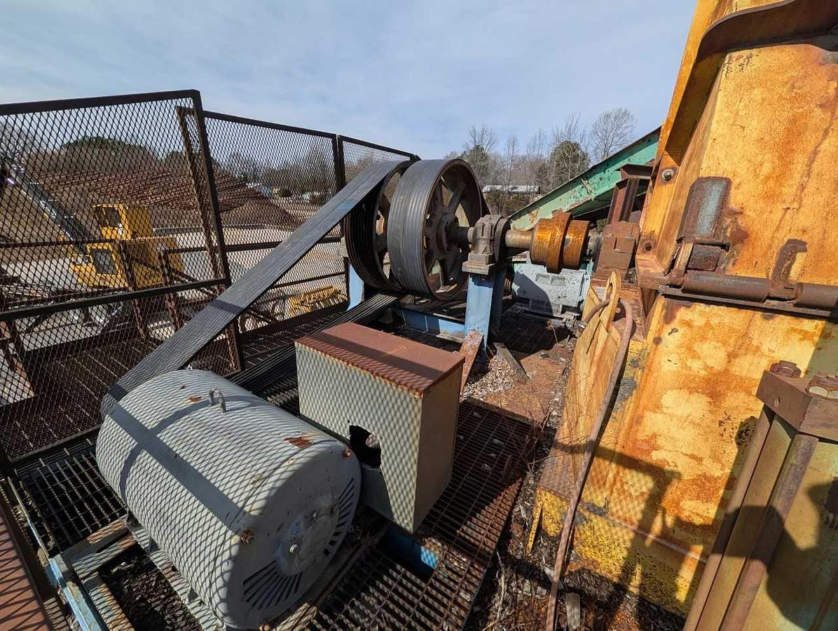 Used 84/96 Fulghum Chipper
