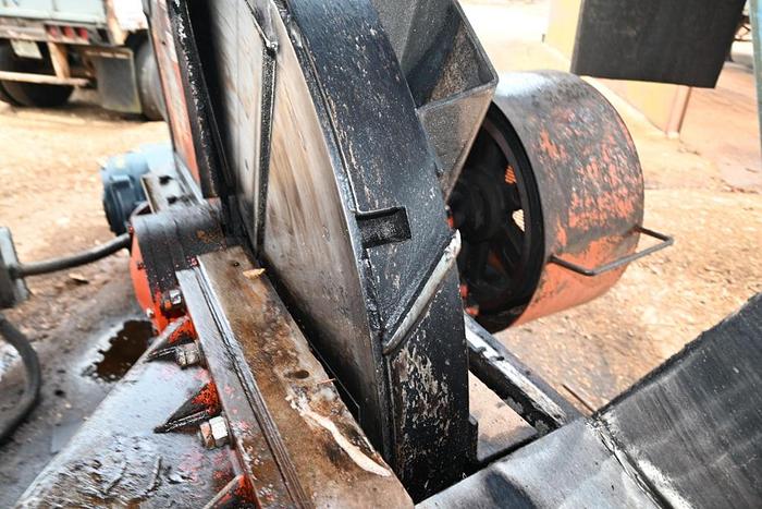 Used MORBARK 58″ Chipper, 6 knife