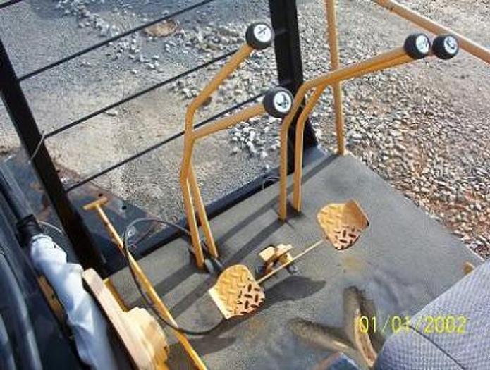 Used HUSKY XL 235 Stationary Electric Loader – 2000 model