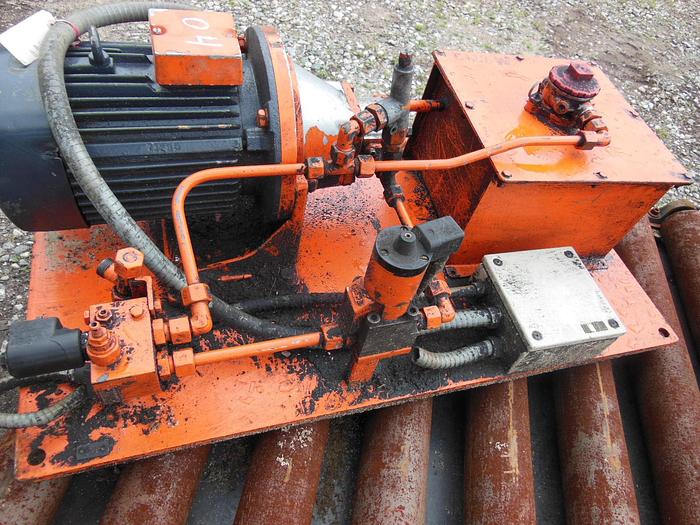 Used 7′ X 43″ SCISSOR LIFT 4000 LB CAPACITY