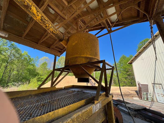 Used Fulghum 8x8 chip screen with cyclone.