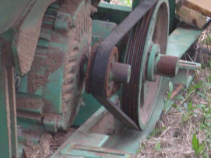 Used Action 34′ x 18″ balanced vibrating conveyor