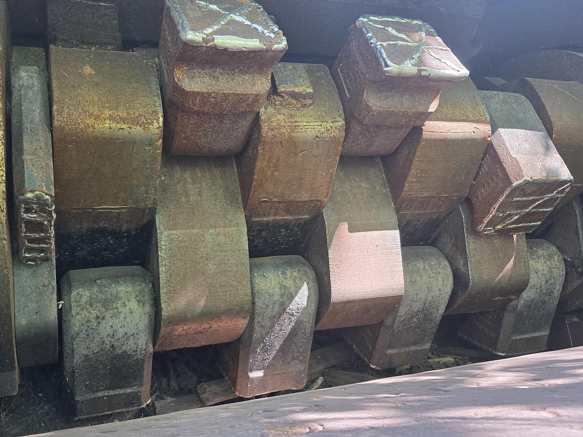 Used WILLIAMS 40 KS Top Feed Swing Hammer Hog