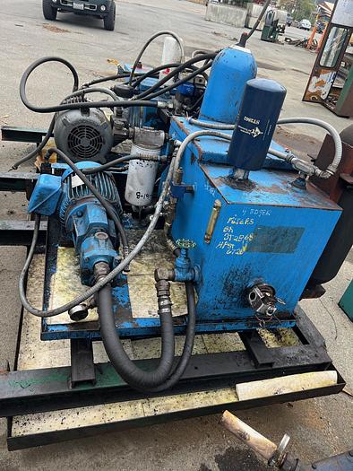Used Ukiah  4” X 42” 5 shifting saw gang