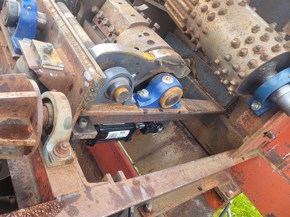 Used Morbark C-24 Post and Pole Peeler