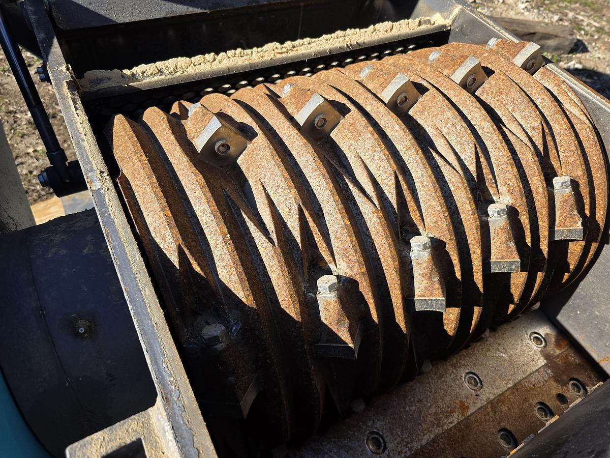 Used 2022 Vecoplan VTH150 Horizontal Grinder with Infeed