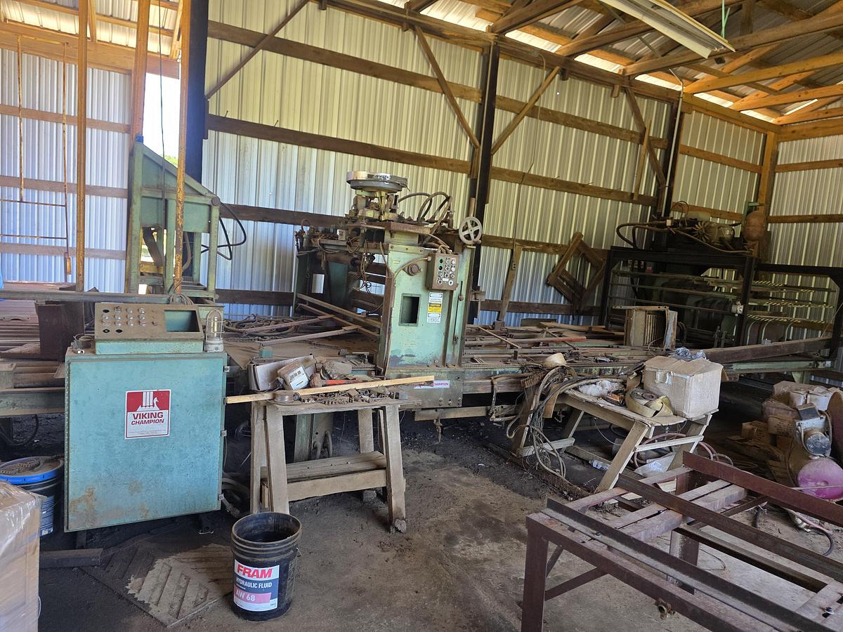 Used VIKING Champion Pallet Assembly Machine (for parts)