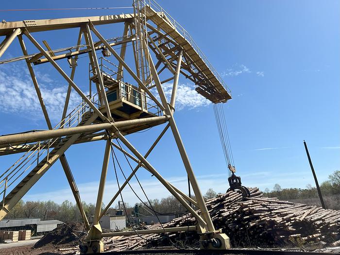 Used Fulghum 32000 LB Radical Crane