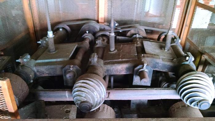 Used SALEM Pineapple Feed Table