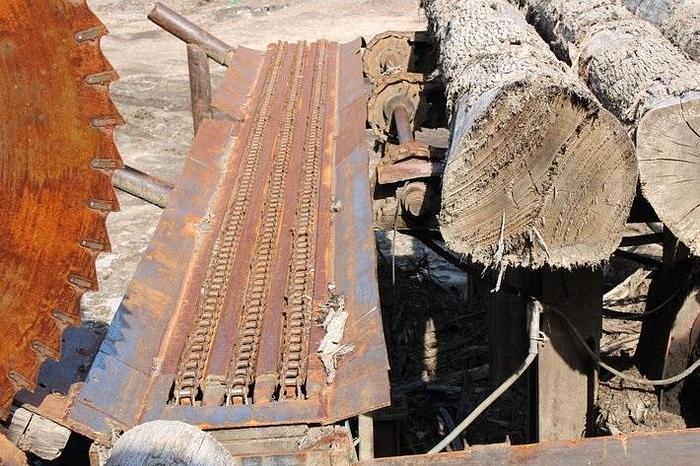 Used Helle 20' Log Trough