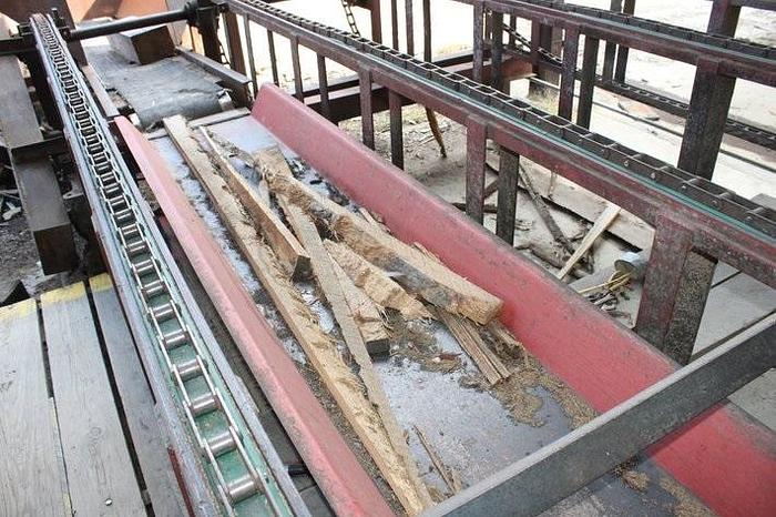 Used MORBARK 50' x 18" Vibrating Conveyor