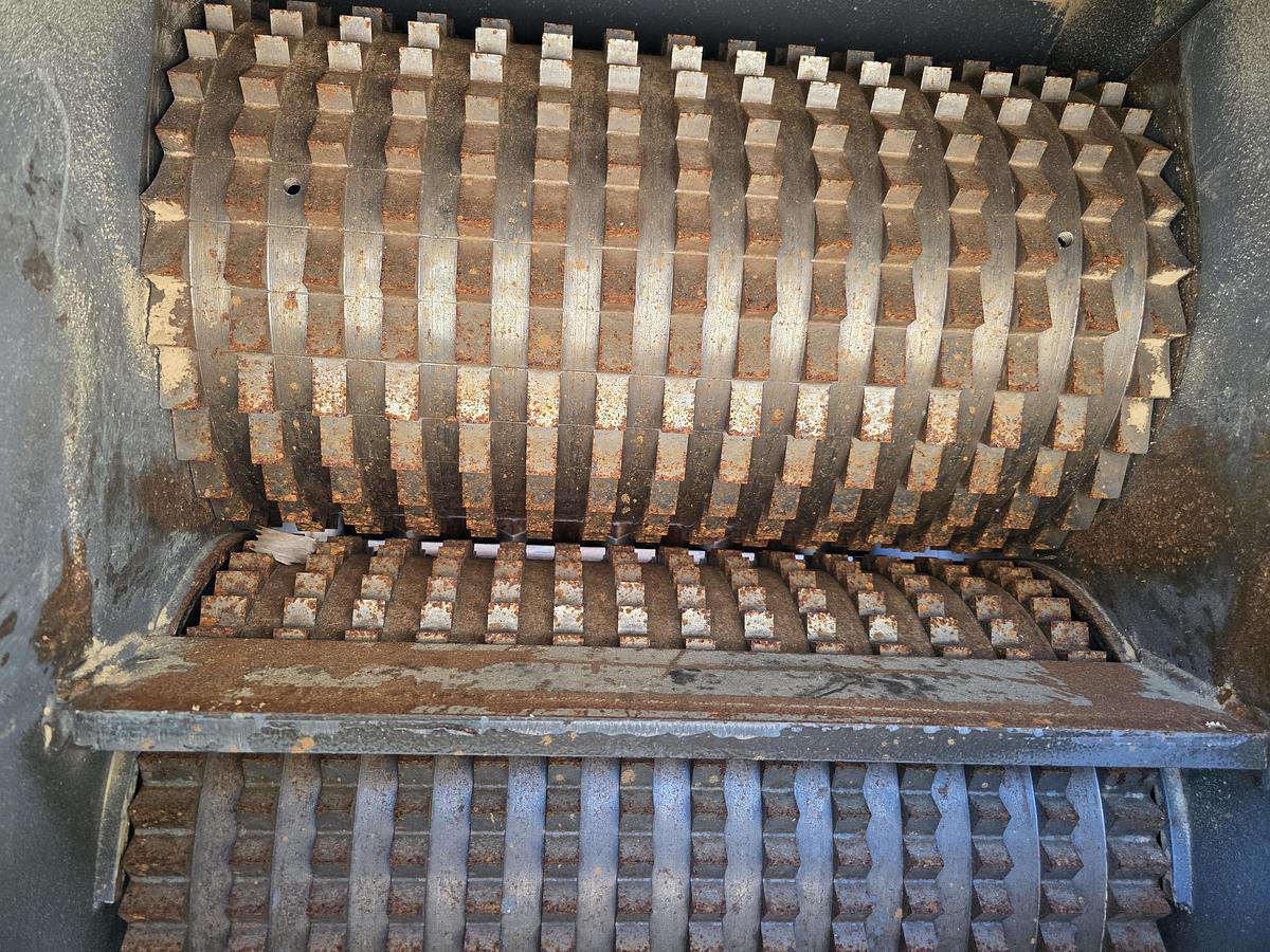 Used 2022 Vecoplan VTH150 Horizontal Grinder with Infeed