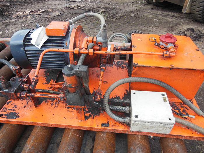 Used 7′ X 43″ SCISSOR LIFT 4000 LB CAPACITY