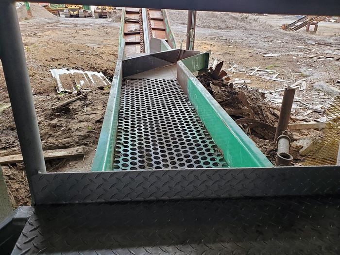 Used WEBSTER 28′ x 24″ Vibrating Conveyor.