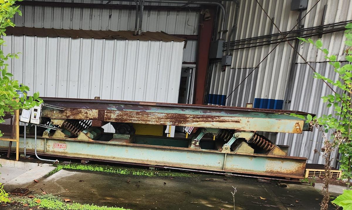 Used West Salem Horizontal Hog 200 HP